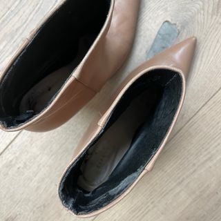 Botines tacón beige