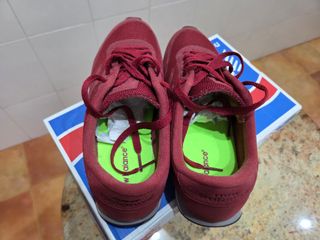Zapatillas New Balance Burdeos Talla 40.5