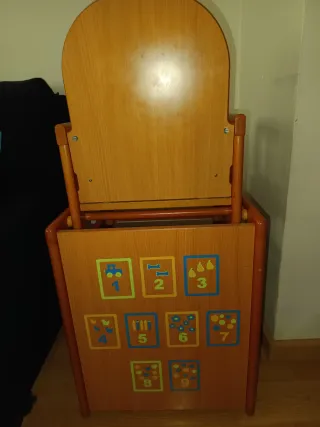 Trona de madera desmontable