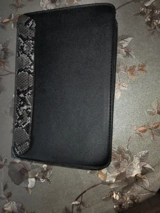 Bolso Stradivarius negro y gris