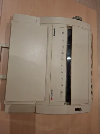 Máquina de escribir eléctrica Olympia Splendid