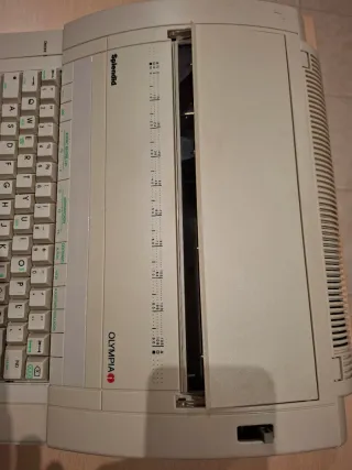 Máquina de escribir eléctrica Olympia Splendid