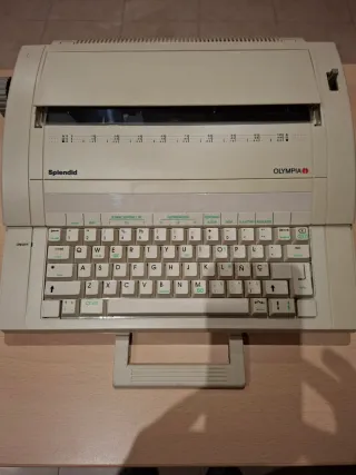 Máquina de escribir eléctrica Olympia Splendid