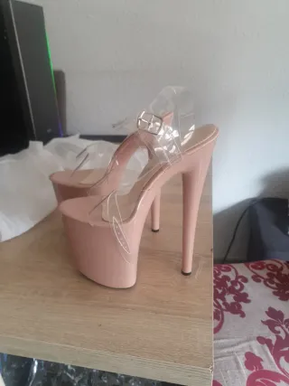 Tacchi con piattaforma beige trasparenti