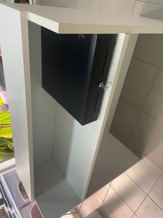 Mostrador blanco de madera