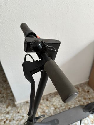 Patinete eléctrico gris