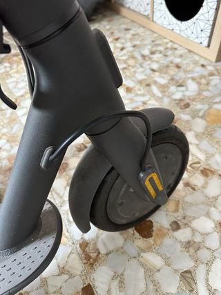 Patinete eléctrico gris