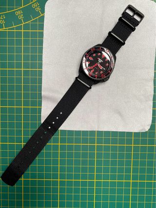 Seiko 5 Sports Automático SRPD83K1 “Stealth”