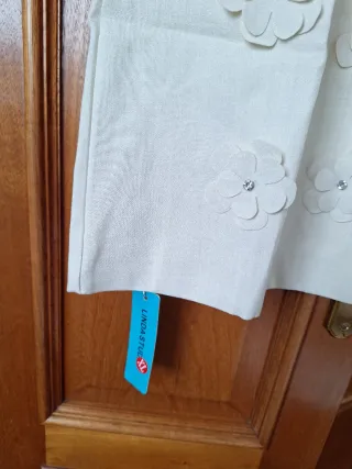 Vestido de verano beige con flores