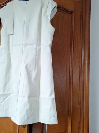 Vestido de verano beige con flores