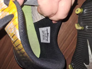 Zapatillas de  fútbol +calzas nuevas +espinilleras