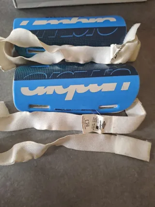 Zapatillas de  fútbol +calzas nuevas +espinilleras