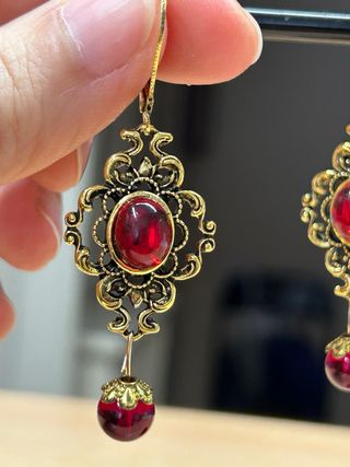 Pendientes vintage dorado y rojo