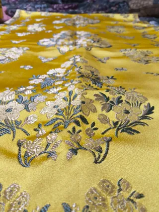 Pañolón seda Vives y Mari oro