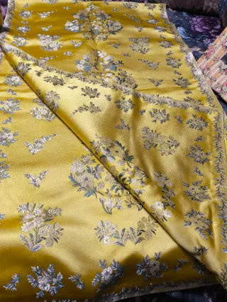 Pañolón seda Vives y Mari oro