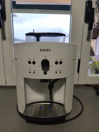 Cafetera  Automática Blanca Krups Roma.