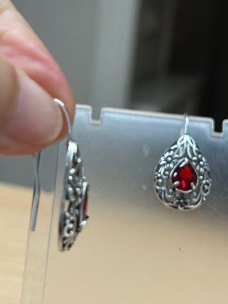Pendientes lágrima con piedra roja