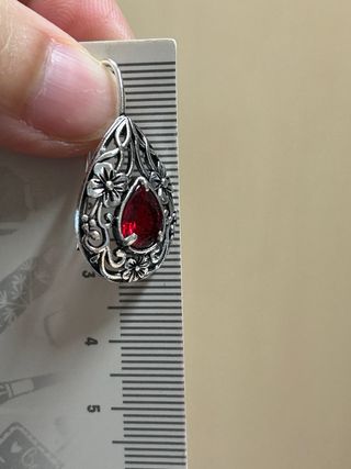 Pendientes lágrima con piedra roja