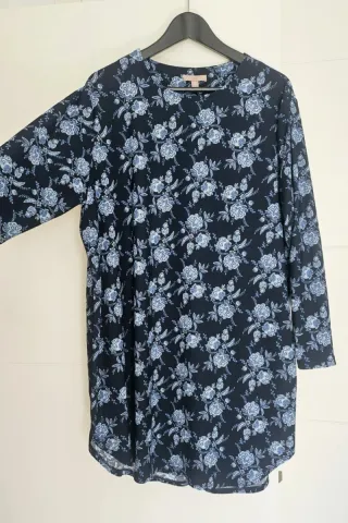Vestido H&M plus flores azul Talla XL 48 50