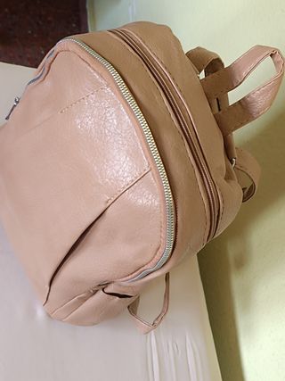 Mochila de piel beige