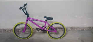 Bicicleta BMX Rosa