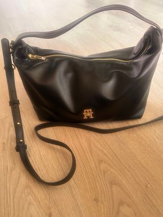 Bolso Tommy Hilfiger Negro y Dorado