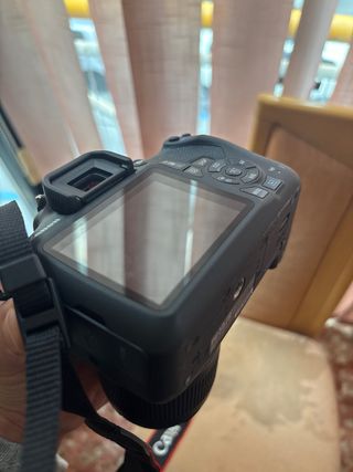 Cámara Canon EOS 2000D + Accesorios Funda  Batería