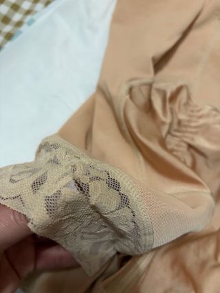 Faja moldeadora beige con cremallera y levanta cul