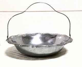 Taça ou cesta vintage em metal e porcelana pintada