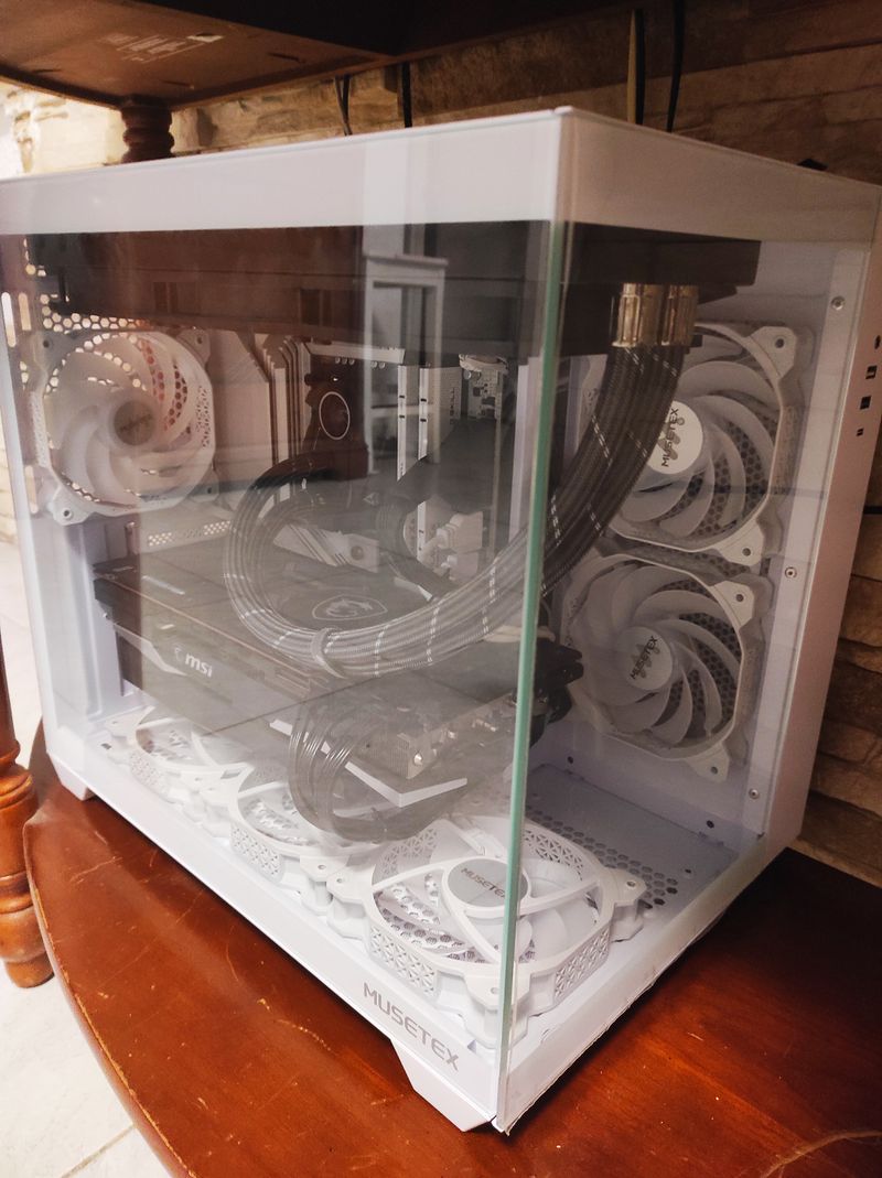 Gaming PC 4K Blanco
