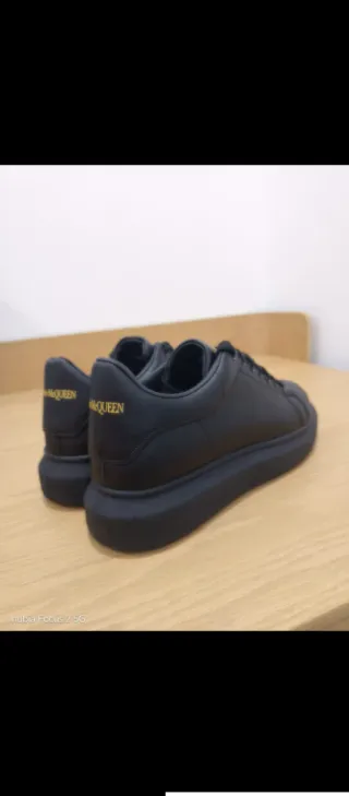 Alexander McQueen negras