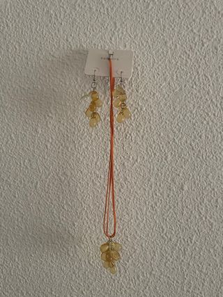 Conjunto collar y pendientes Parfois uva