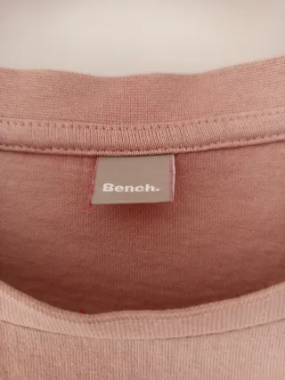 Camiseta Bench rosa talla S con hombreras