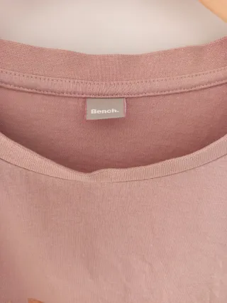 Camiseta Bench rosa talla S con hombreras