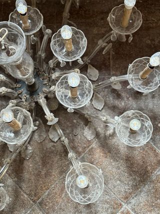 Araña de cristal antigua dorada