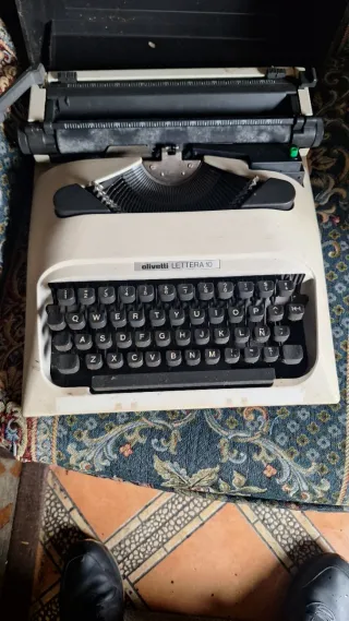 Máquina de escribir Olivetti Lettera 10