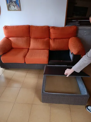 Sofá cheslong tela naranja y gris