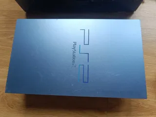 PlayStation 2 Aqua di Sony in scatola