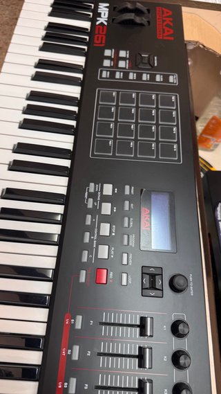 AKAI MPK261 Teclado Controlador MIDI