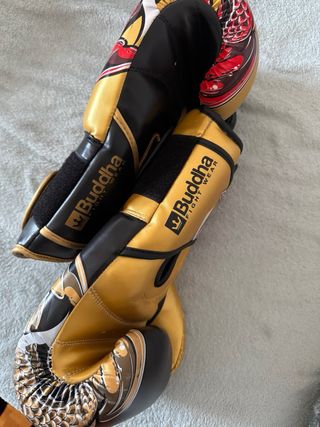 Guantes de boxeo Buddha dorados y negros