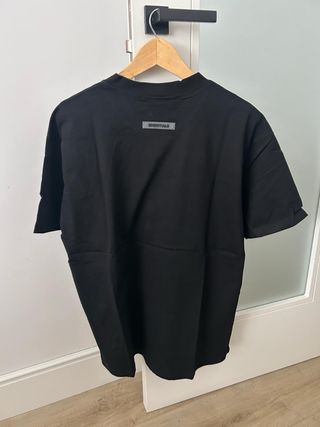 Camiseta Essentials Negra