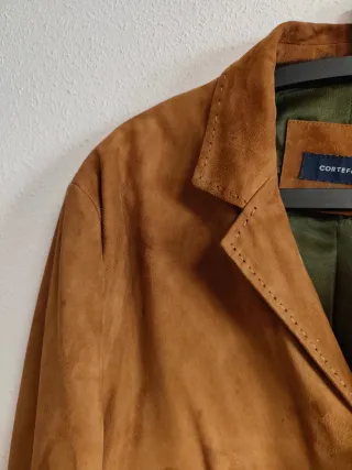 Chaqueta de ante de chico talla L de Cortefiel.