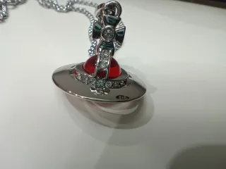 Collar Vivienne Westwood plateado con Orbe rojo