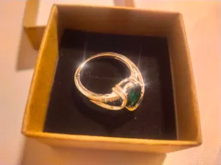 Anillo Plata Ley Esmeralda y Circonitas