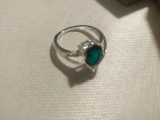 Anillo Plata Ley Esmeralda y Circonitas