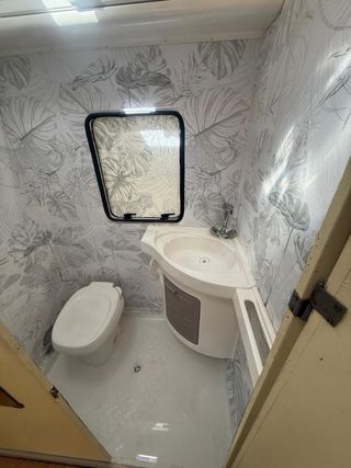 Autocaravana Vintage con Toldo