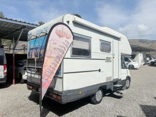 Autocaravana Vintage con Toldo