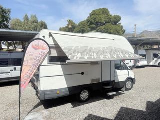 Autocaravana Vintage con Toldo