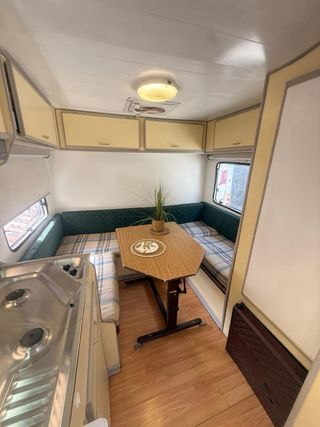 Autocaravana Vintage con Toldo