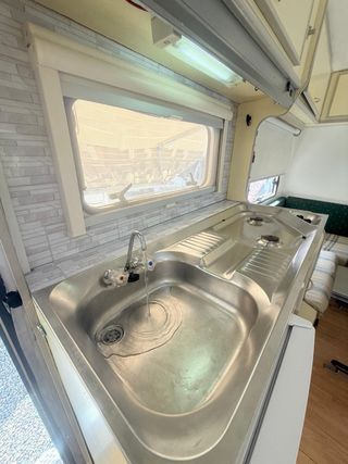 Autocaravana Vintage con Toldo